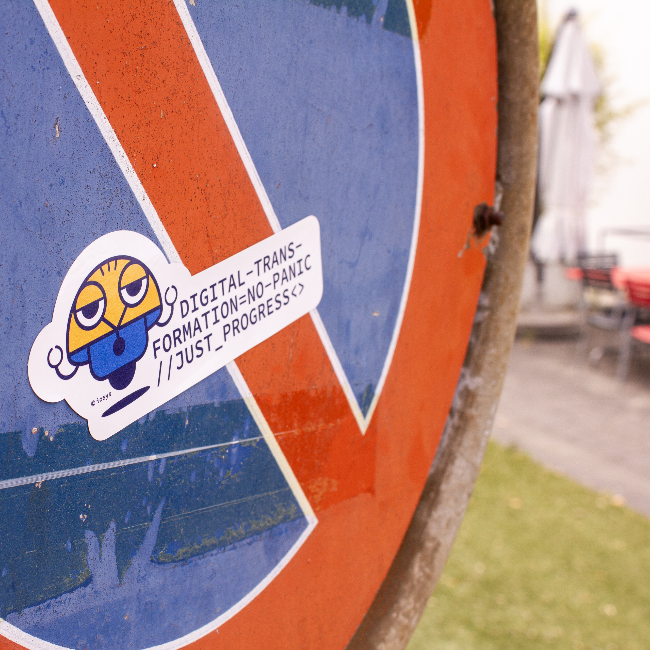 iosys GmbH - Brand-Maskottchen (als Stickers)