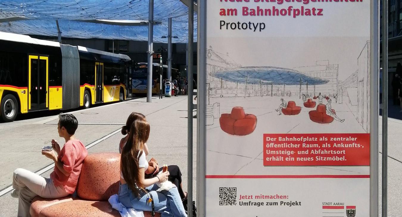 Stadt Aarau - Neues Sitzen am Bahnhofplatz