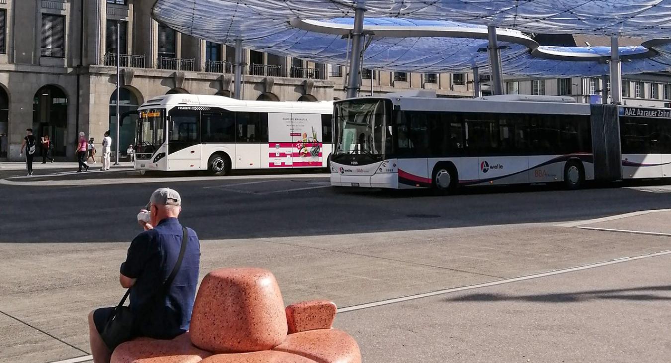 Stadt Aarau - Neues Sitzen am Bahnhofplatz
