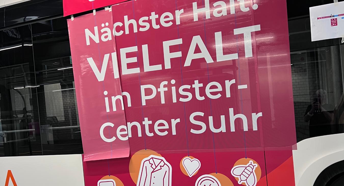 Pfister-Center Suhr – Busbeschriftung